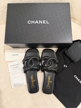 CHANEL Black Leather Interlocking CC Slide Sandals/mules